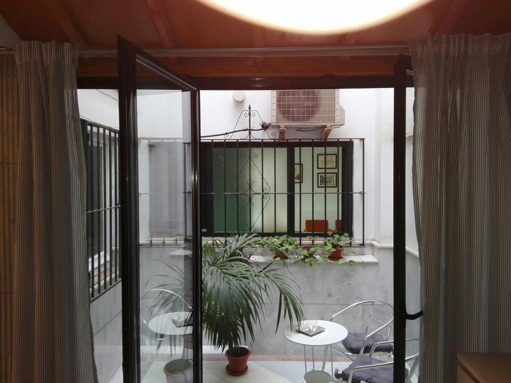 Centrico Apartamento Con Patio Privado Sevilla Kültér fotó